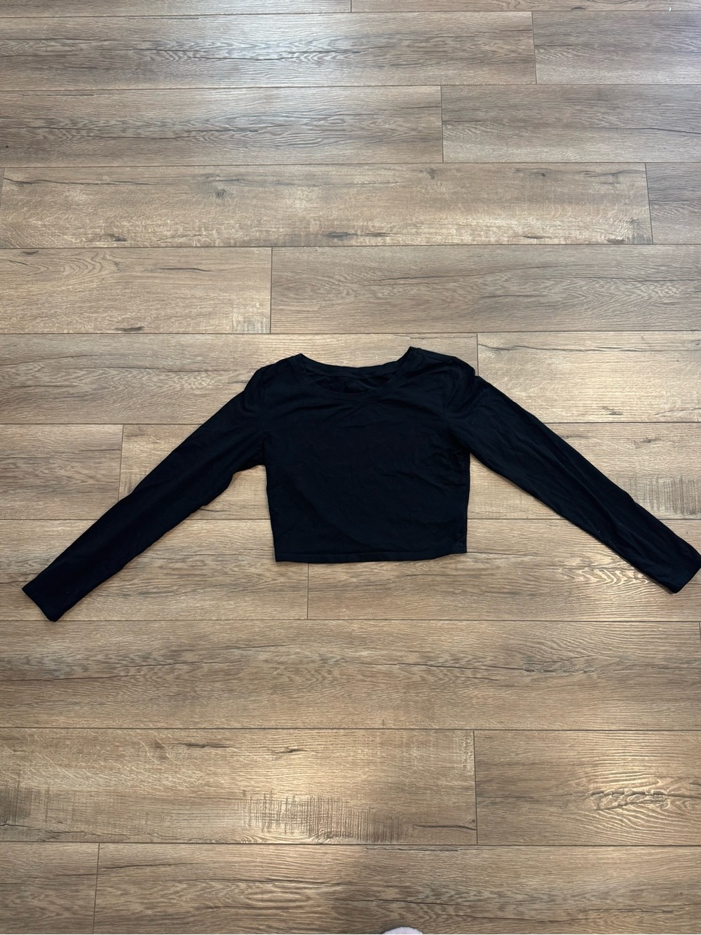 Black Long-Sleeve Crop Top - Women's Basic